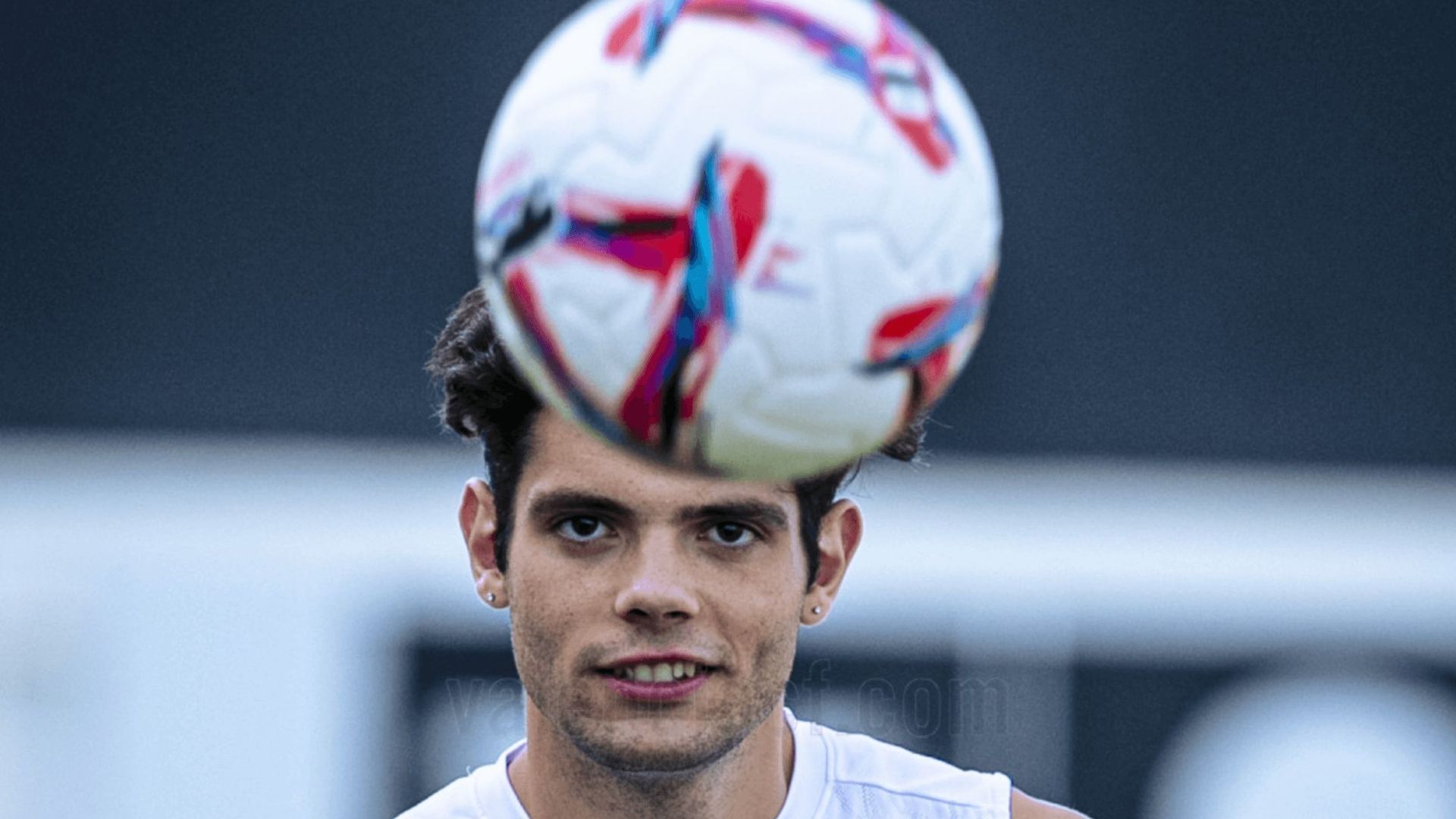 fran_perez_en_un_entrenamiento_foto_valencia_cf_001.png fran_perez_en_un_entrenamiento_foto_valencia_cf_001.png