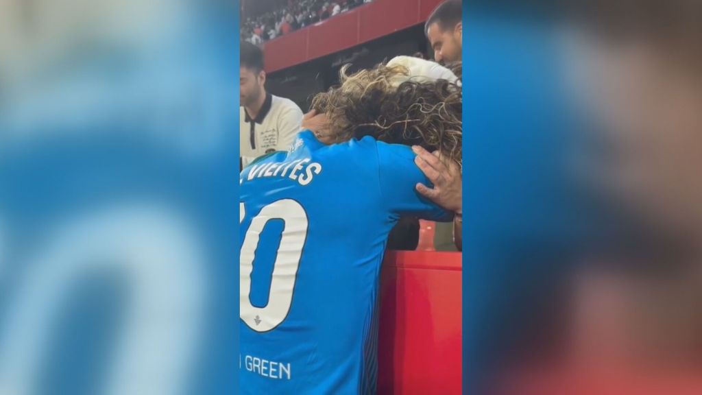 Fran Vieites ve a su madre en la grada y rompen a llorar.