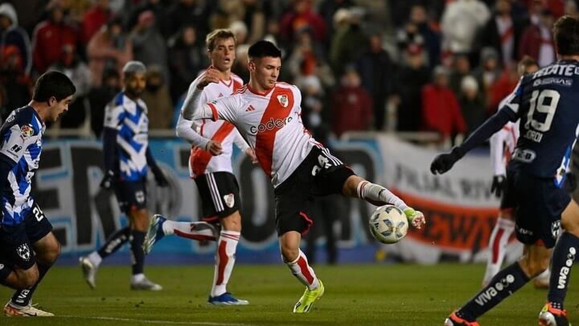 franco_mastantuono_en_un_partido_con_river_plate_foto_rp_001.jpg franco_mastantuono_en_un_partido_con_river_plate_foto_rp_001.jpg