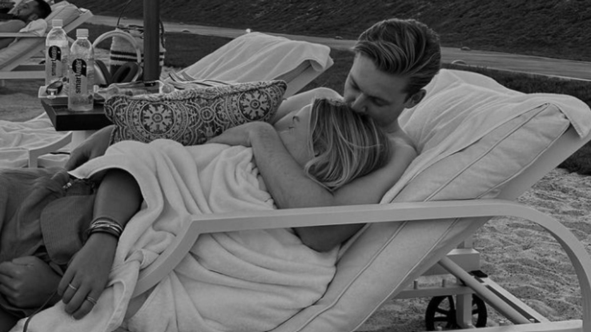 frenkie_de_jong_y_su_mujer_mikki_kiemeney__mikkykiemeney_001.jpg frenkie_de_jong_y_su_mujer_mikki_kiemeney__mikkykiemeney_001.jpg