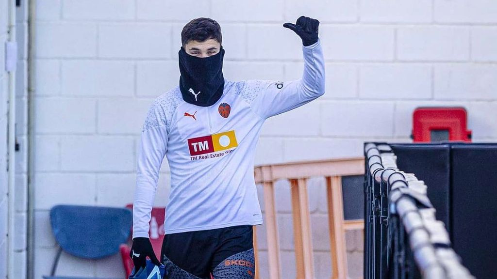 Javi Guerra, baja en el entrenamiento del Valencia