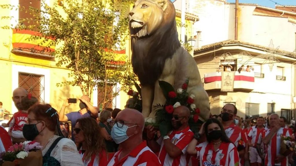 La ofrenda al Santo Cristo de la Salud: el vídeo viral de la Peña Gainza del Athletic en Minglanilla