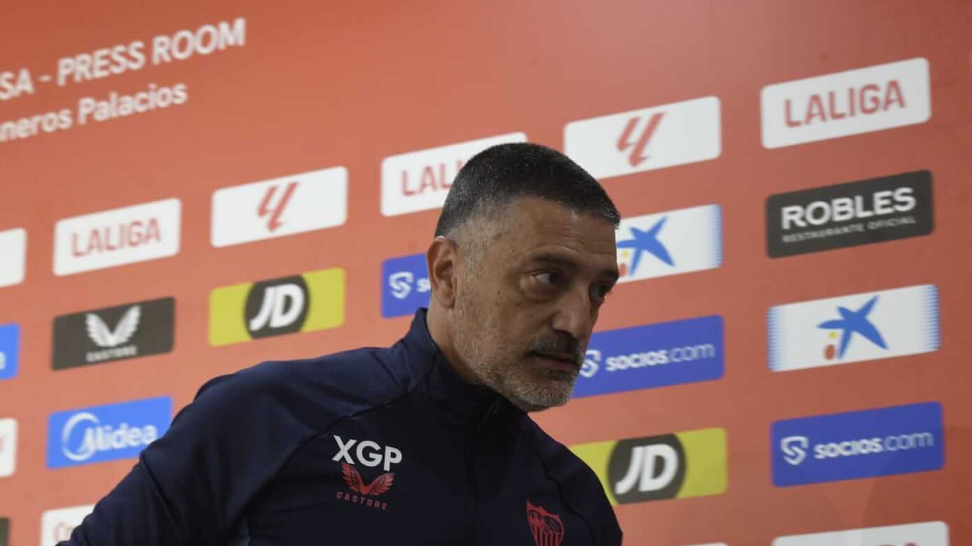 García Pimienta en sala de prensa