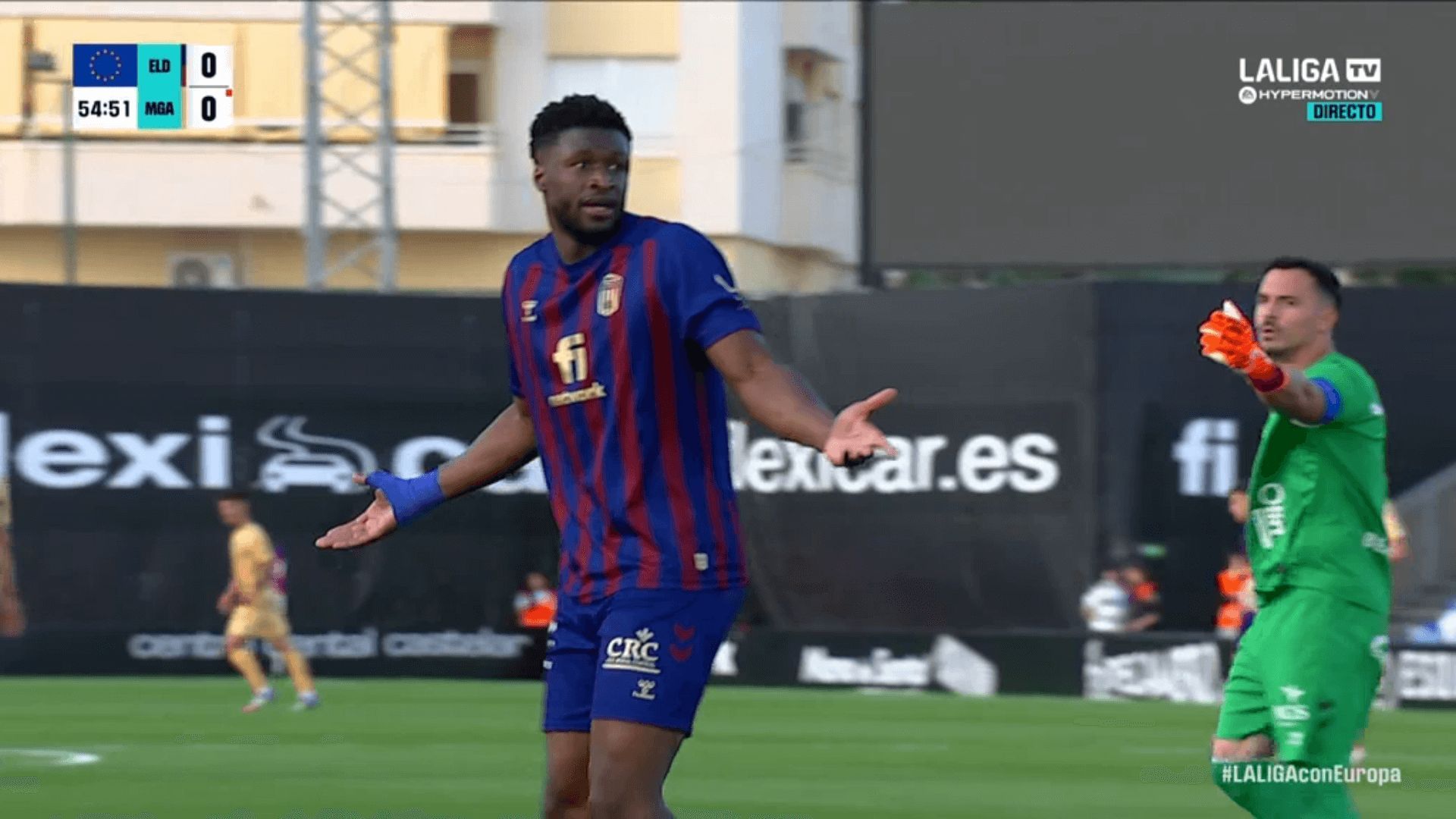 gassama_se_dirige_a_la_grada_de_aficionados_del_malaga.png gassama_se_dirige_a_la_grada_de_aficionados_del_malaga.png