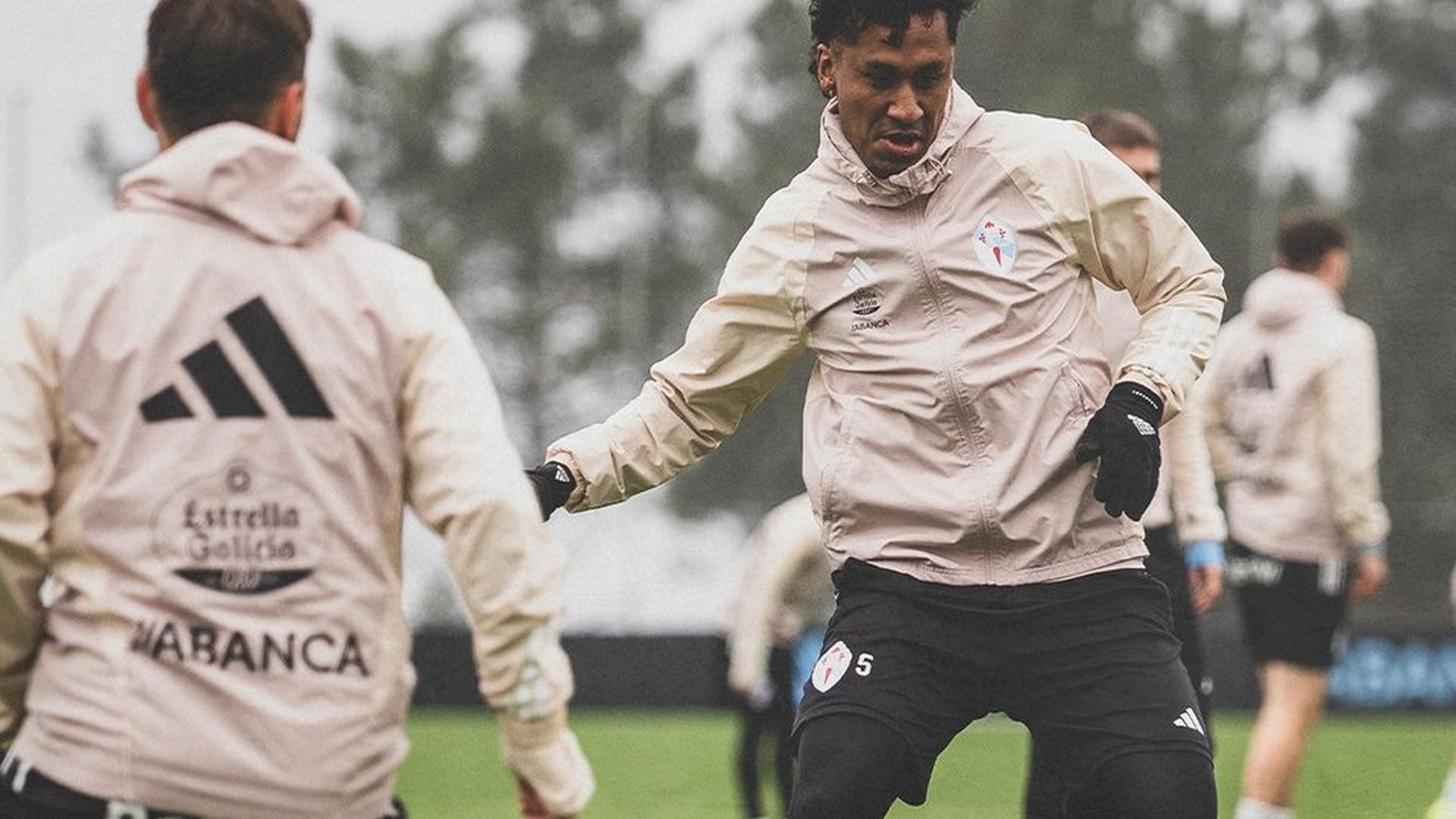 gch8fcpx0aahzsijpg_001.jpg gch8fcpx0aahzsijpg_001.jpg