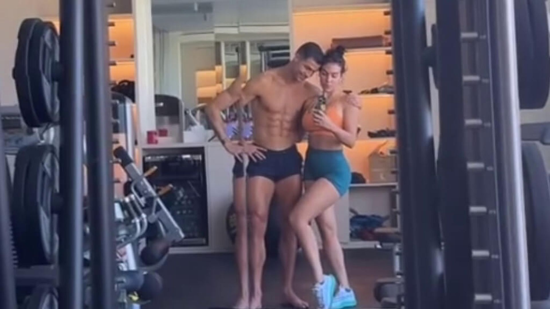 georgina_rodriguez_y_cristiano_ronaldo_tras_un_entrenamiento__georginagio_001.jpg georgina_rodriguez_y_cristiano_ronaldo_tras_un_entrenamiento__georginagio_001.jpg