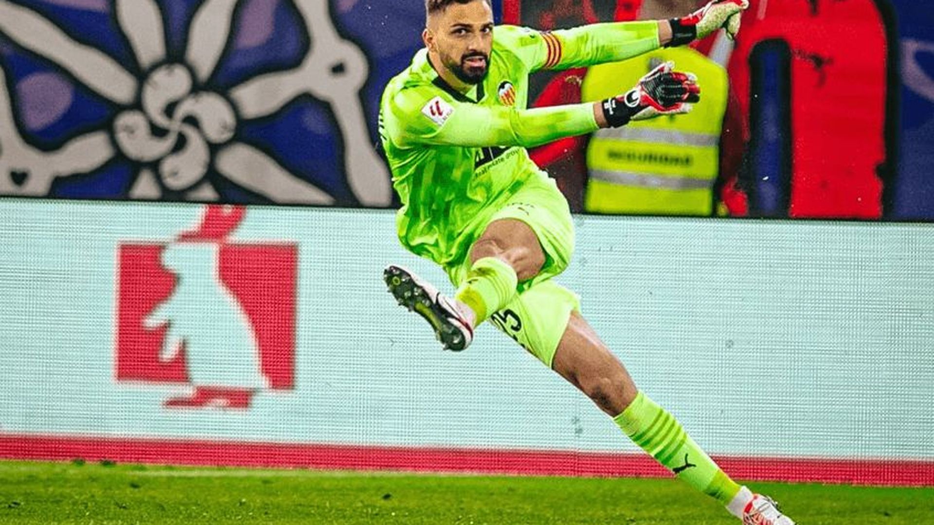 giorgi_mamardashvili_capitan_ante_el_ca_osasuna_foto_valencia_cf_002.png giorgi_mamardashvili_capitan_ante_el_ca_osasuna_foto_valencia_cf_002.png