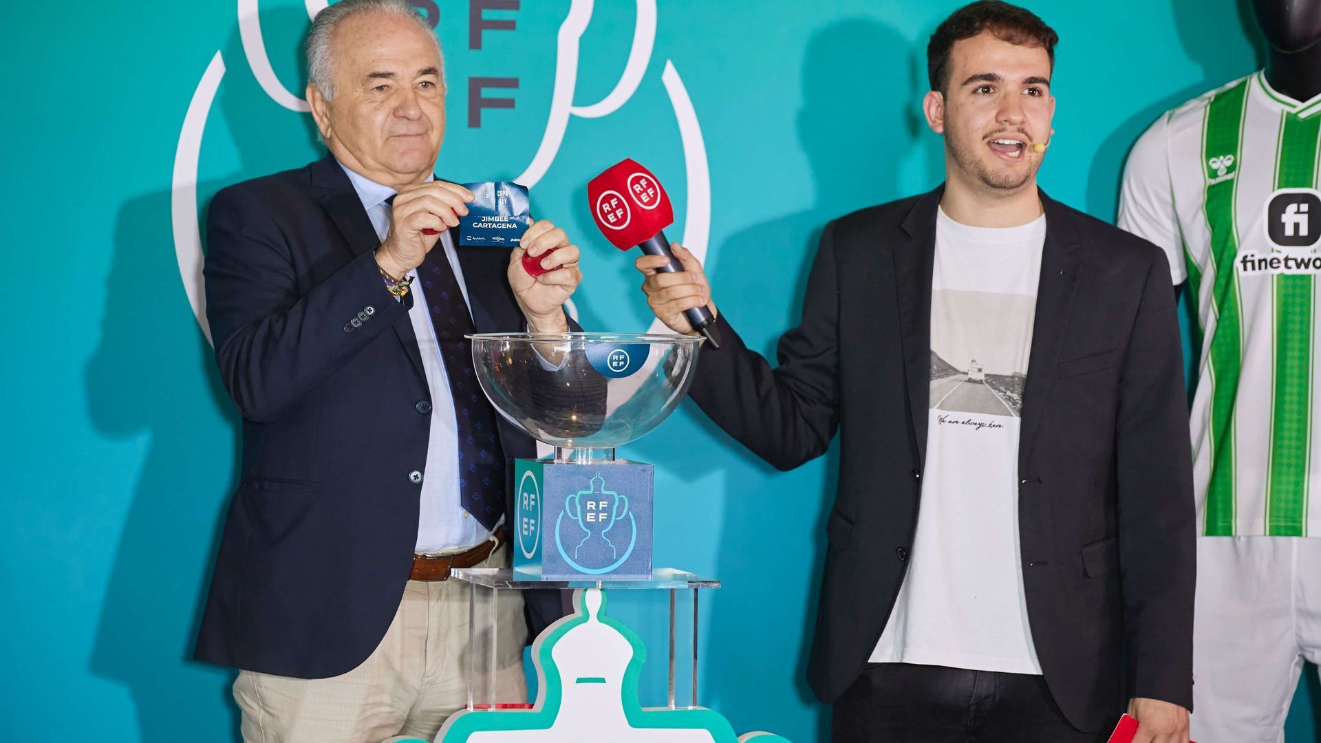 glyiom8wcaaiddyjpg.jpg glyiom8wcaaiddyjpg.jpg