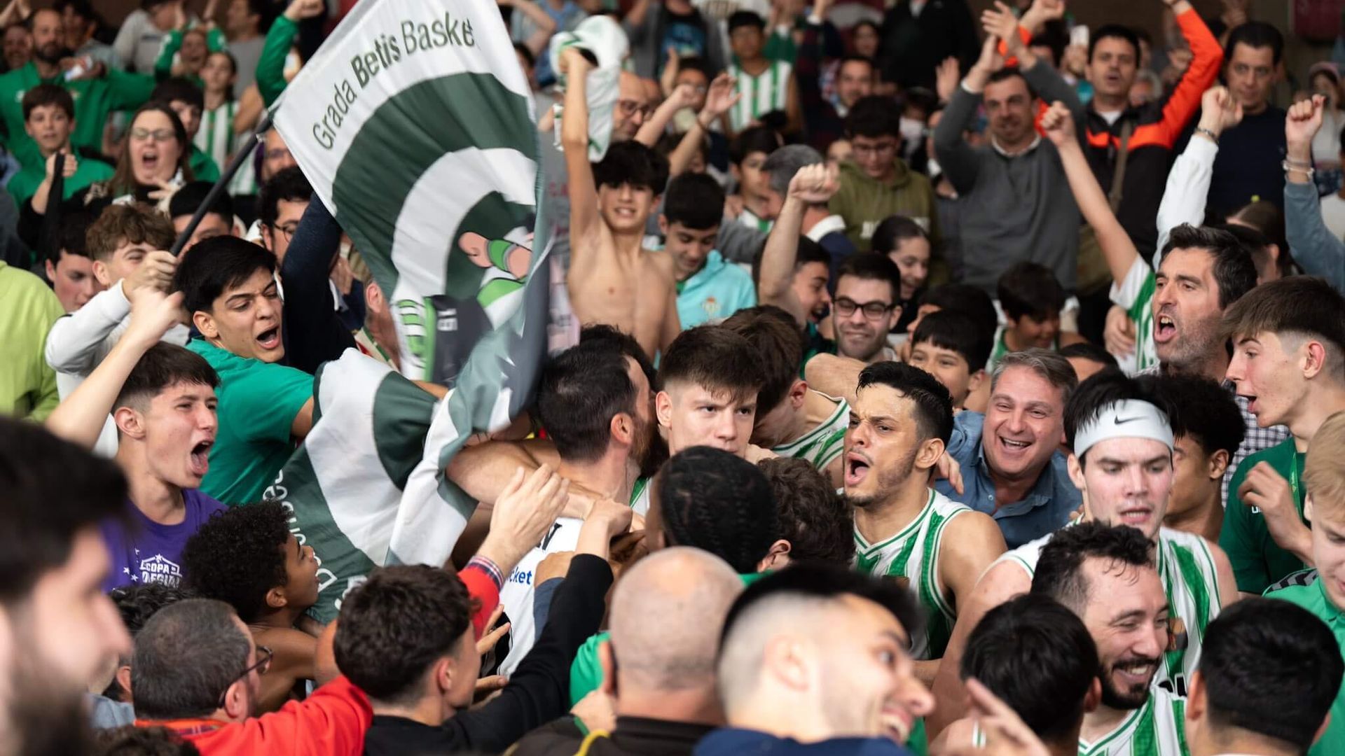 gmkcsmyxoaaz_bijpg.jpg gmkcsmyxoaaz_bijpg.jpg