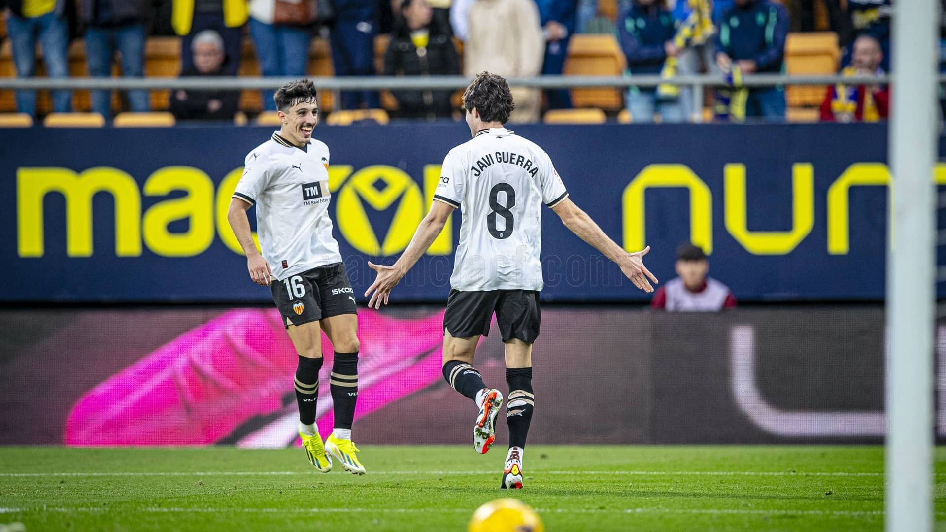 gol_de_javi_guerra_al_cadiz_cf_foto_valencia_cf.jpeg gol_de_javi_guerra_al_cadiz_cf_foto_valencia_cf.jpeg