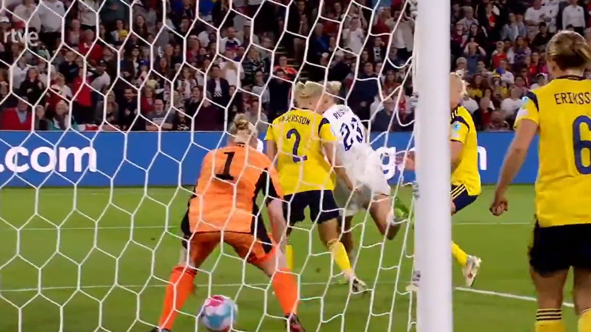 golazo_de_russo_en_el_inglaterra_suecia.png golazo_de_russo_en_el_inglaterra_suecia.png