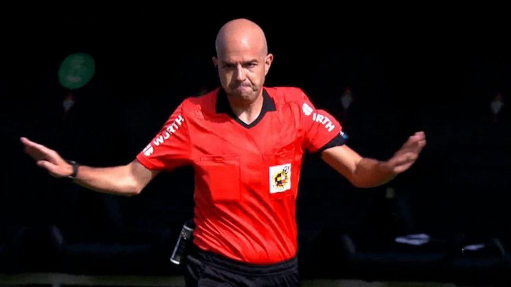 (Mediaset) El polémico arbitraje de González Fuertes en el Celta-Real Madrid provoca la reacción en redes con memes