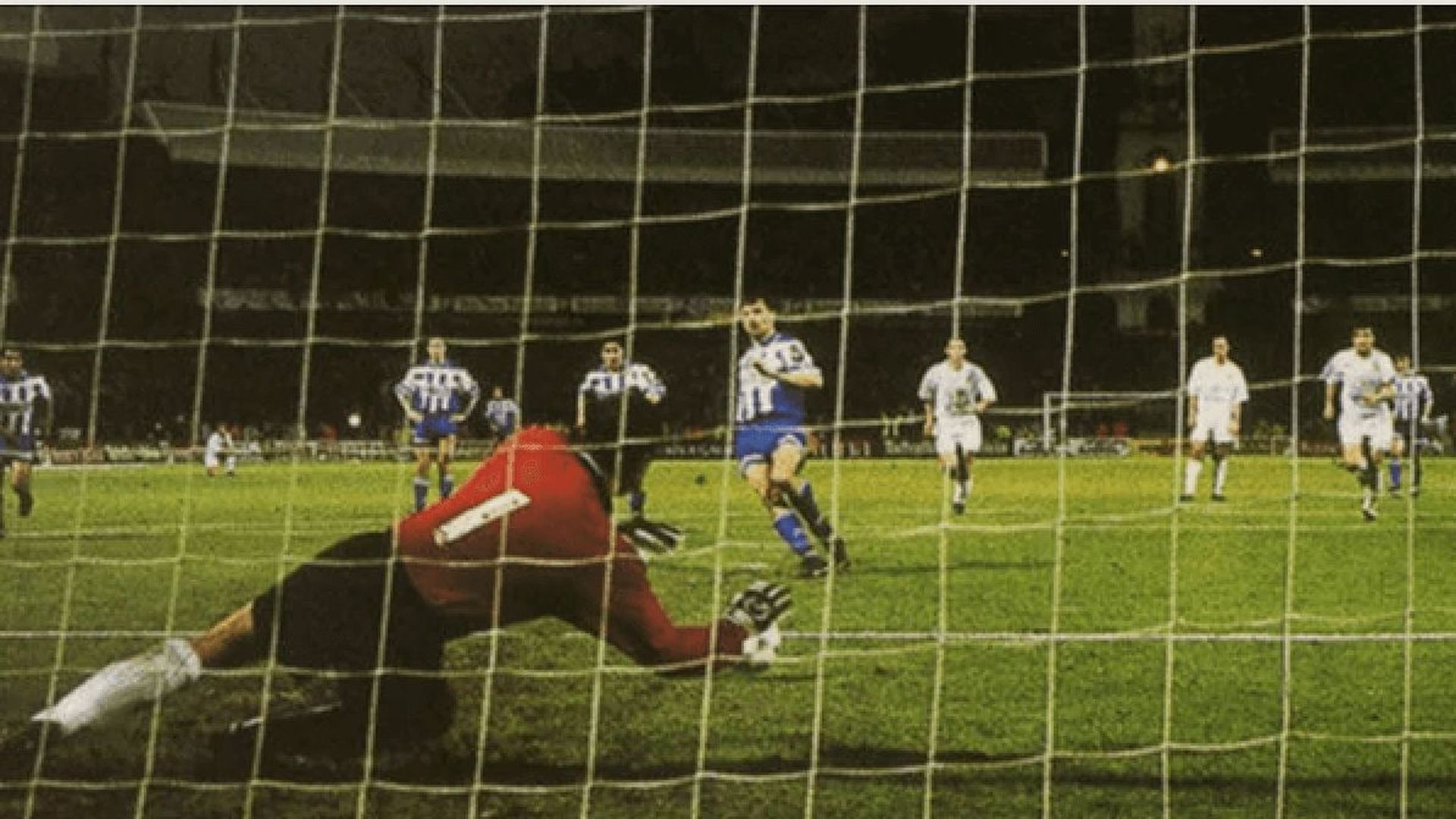 gonzalez_paro_el_penalti_a_djukic_foto_efe.png gonzalez_paro_el_penalti_a_djukic_foto_efe.png