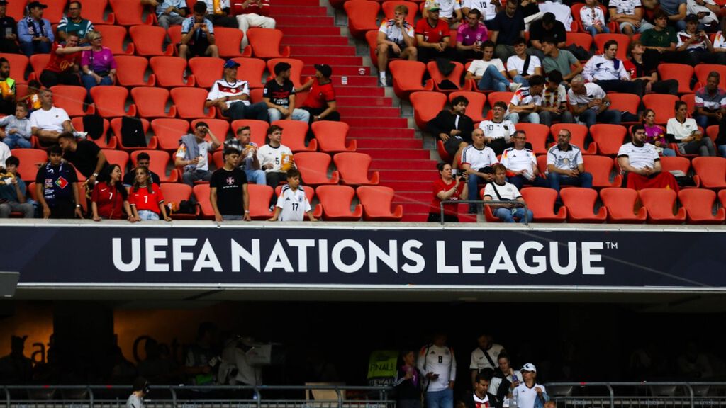 Muere un aficionado en el Portugal - España al caer de uno de los anillos del estadio