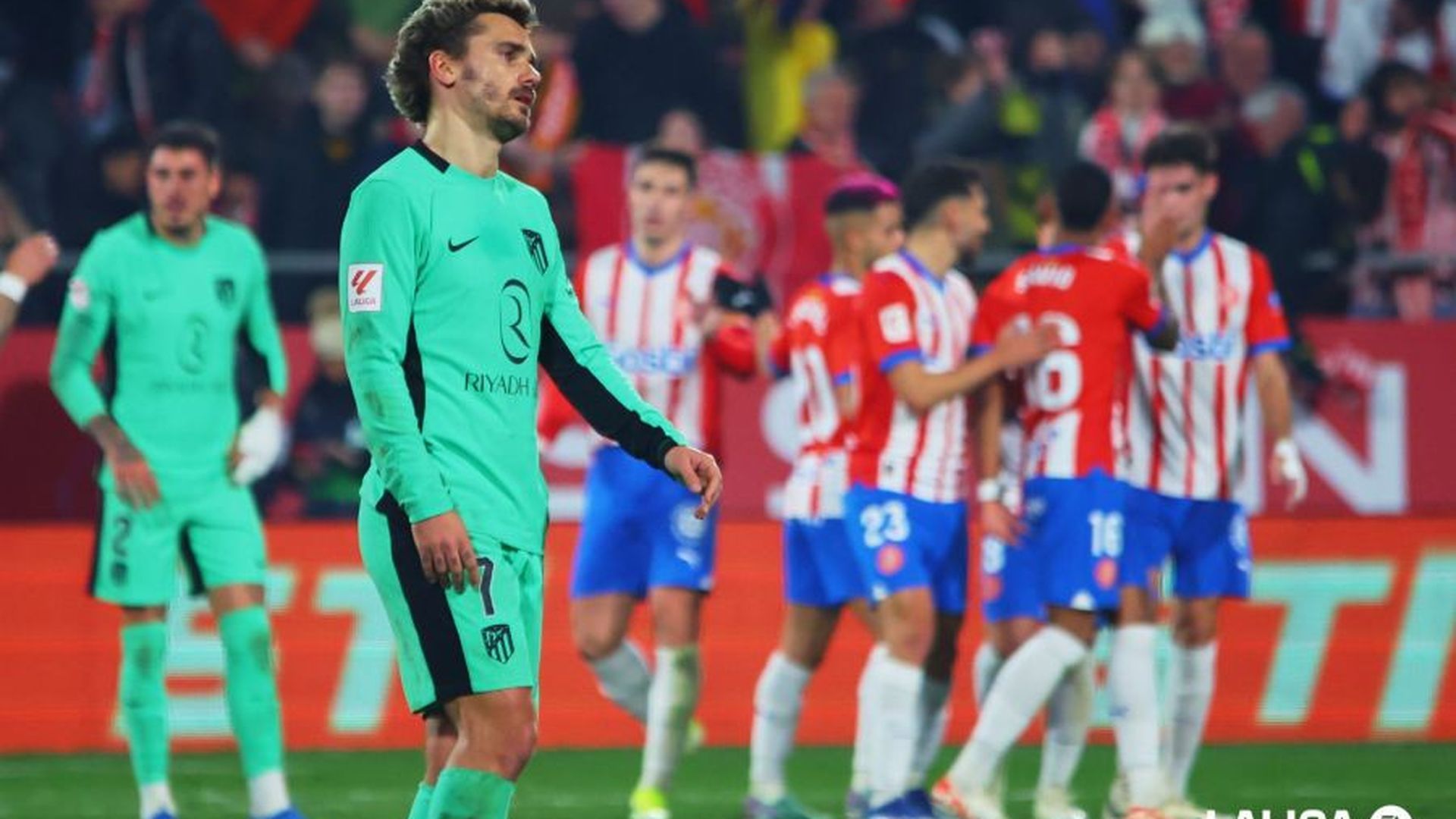 griezmann_se_lamenta_tras_un_gol_del_rival_en_el_atletico_girona.jpeg