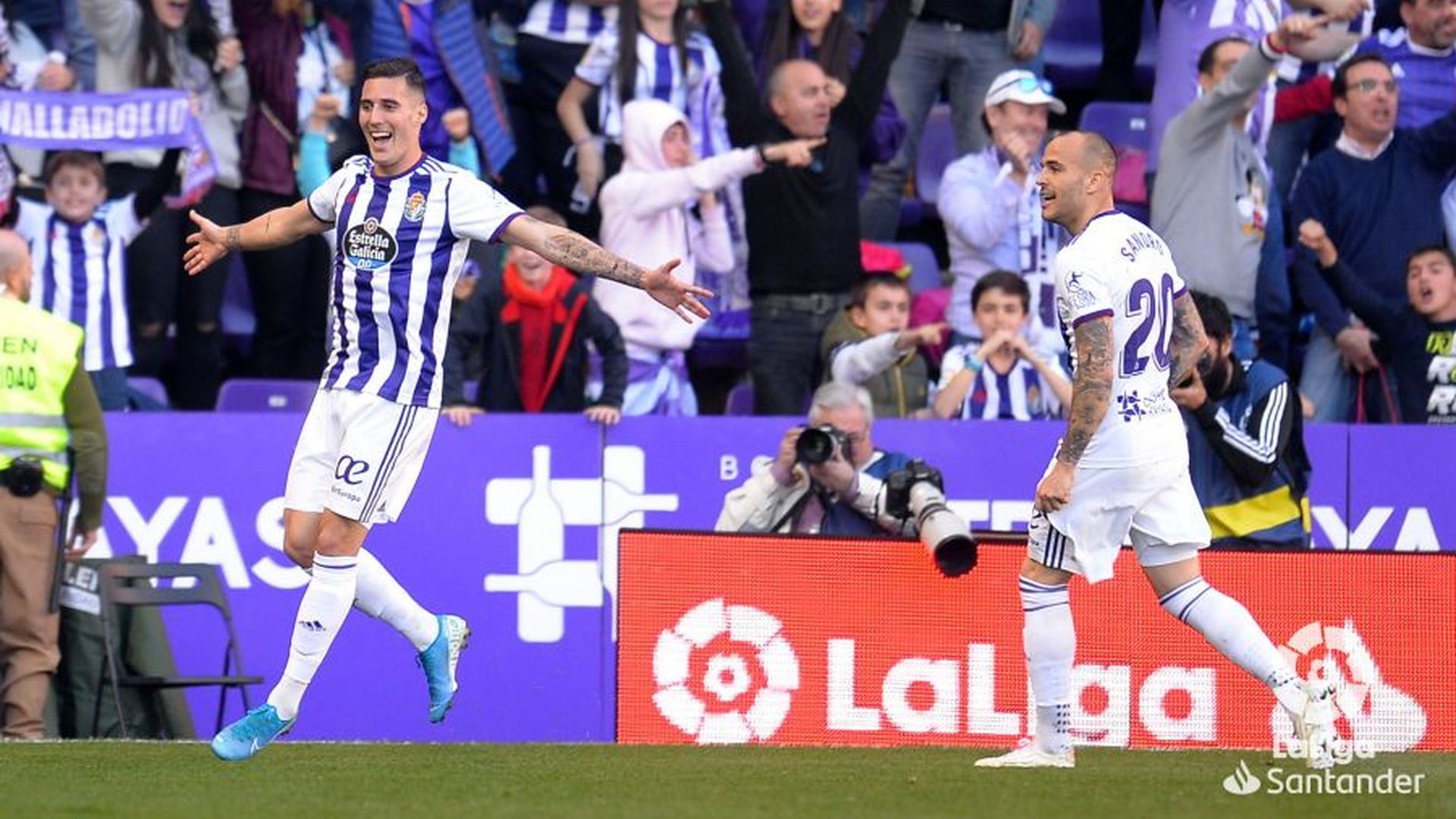 guardiola_y_sandro_celebran_uno_de_los_goles_del_partido_foto_laliga_001.jpeg