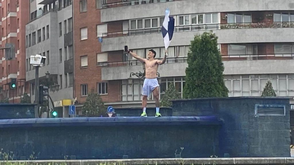 Santiago Colombatto, el MVP de la fiesta del ascenso del Oviedo