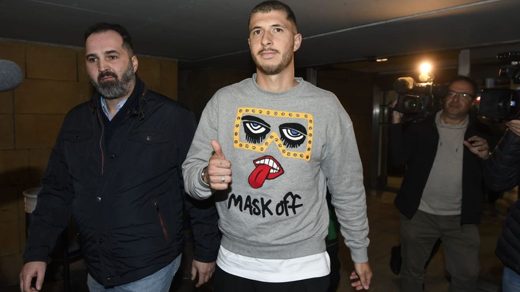 Llegada de Guido Rodríguez a Sevilla para firmar por el Real Betis