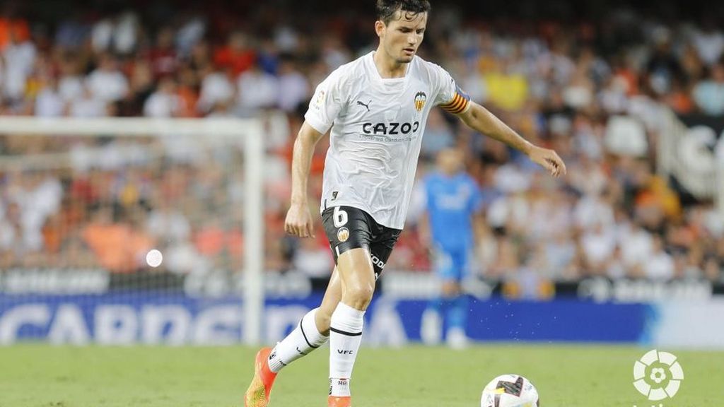 Guillamón se suma a la nómina de capitanes del Valencia