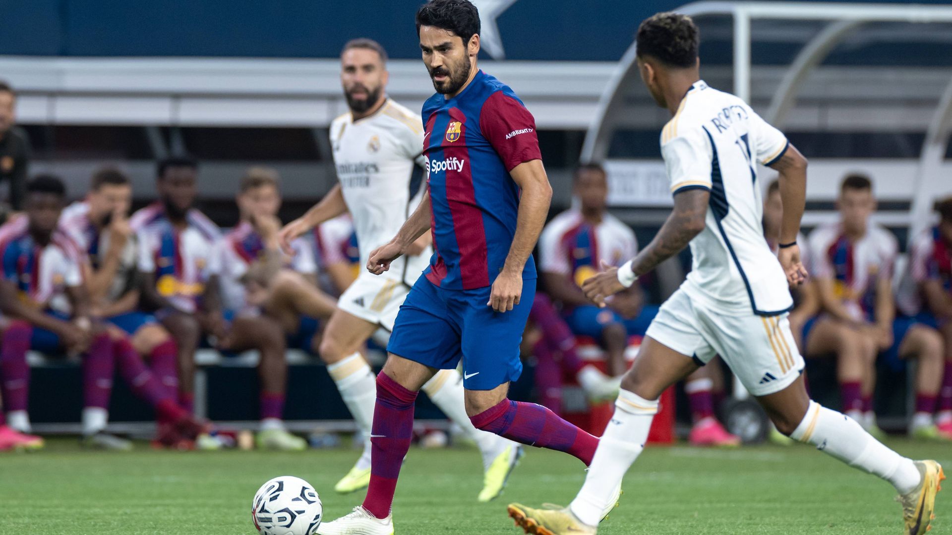 gundogan_conduce_el_balon_durante_el_clasico_de_pretemporada_001.jpg gundogan_conduce_el_balon_durante_el_clasico_de_pretemporada_001.jpg