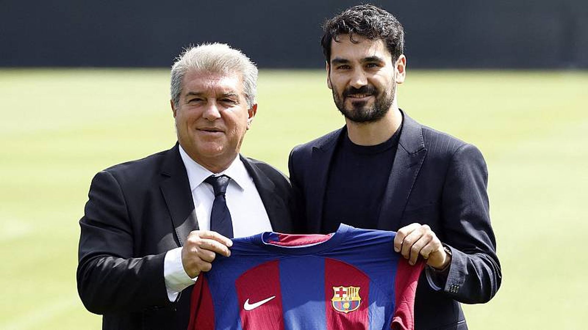 gundogan_junto_a_laporta_en_la_presentacion_con_el_barcelona.jpg