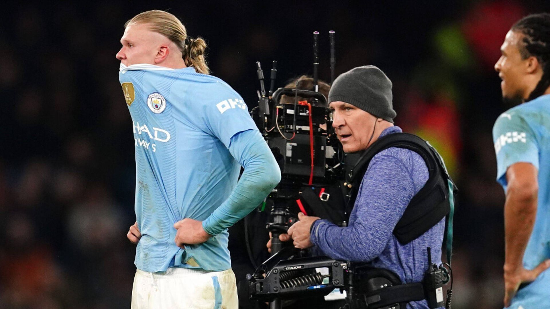 haaland_muestra_su_peor_cara_empujando_a_un_camara_tras_empatar_esta_hambriento_y_dese.jpg haaland_muestra_su_peor_cara_empujando_a_un_camara_tras_empatar_esta_hambriento_y_dese.jpg