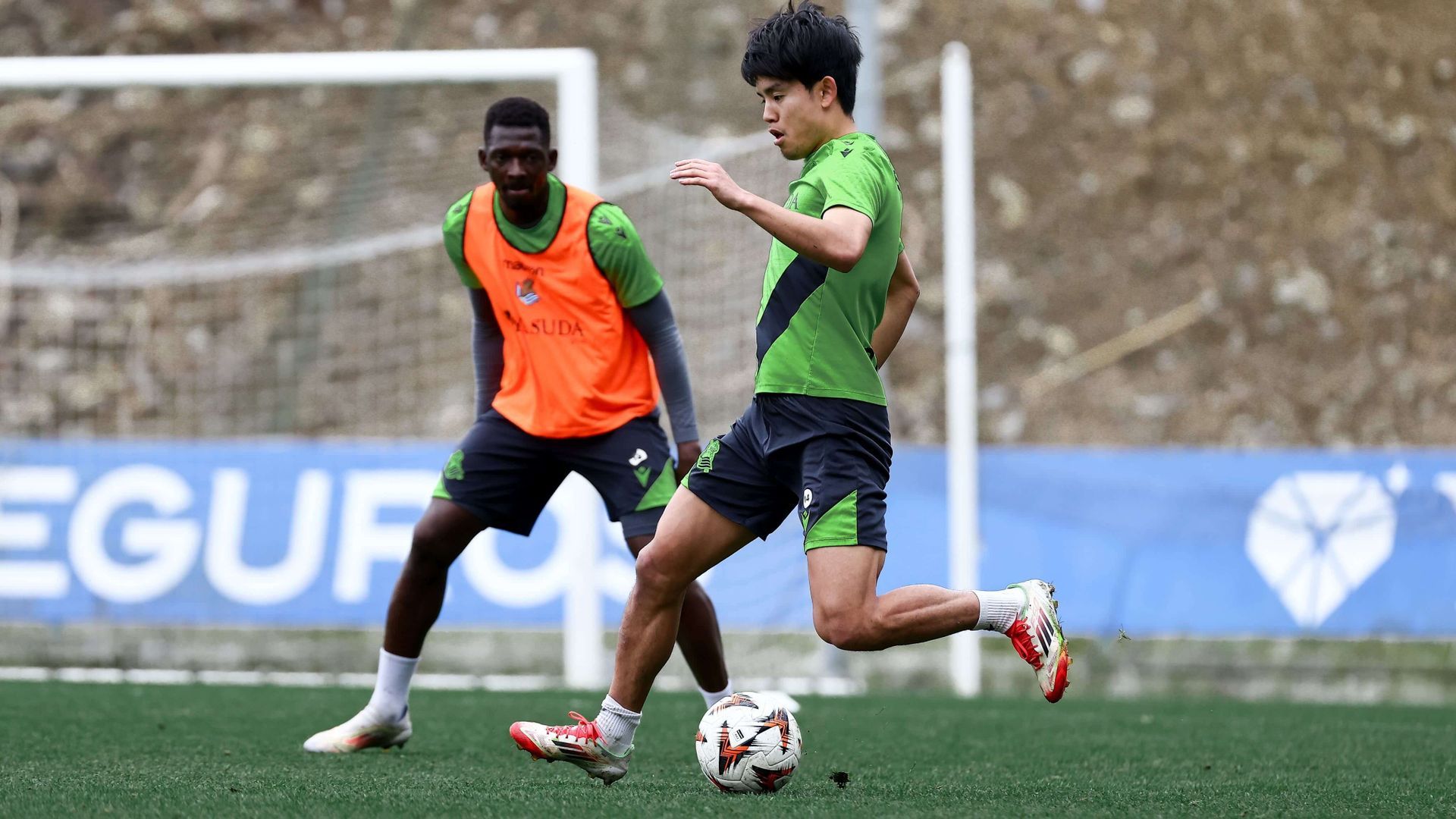 hamari_traore_y_take_kubo_en_un_entrenamiento_en_zubieta_foto_real_sociedad.jpeg hamari_traore_y_take_kubo_en_un_entrenamiento_en_zubieta_foto_real_sociedad.jpeg