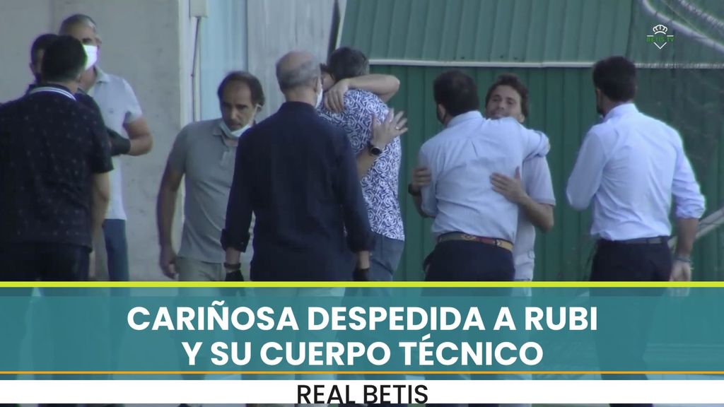 Los abrazos de Haro, Catalán y Alexis a Rubi en la despedida del entrenador catalán
