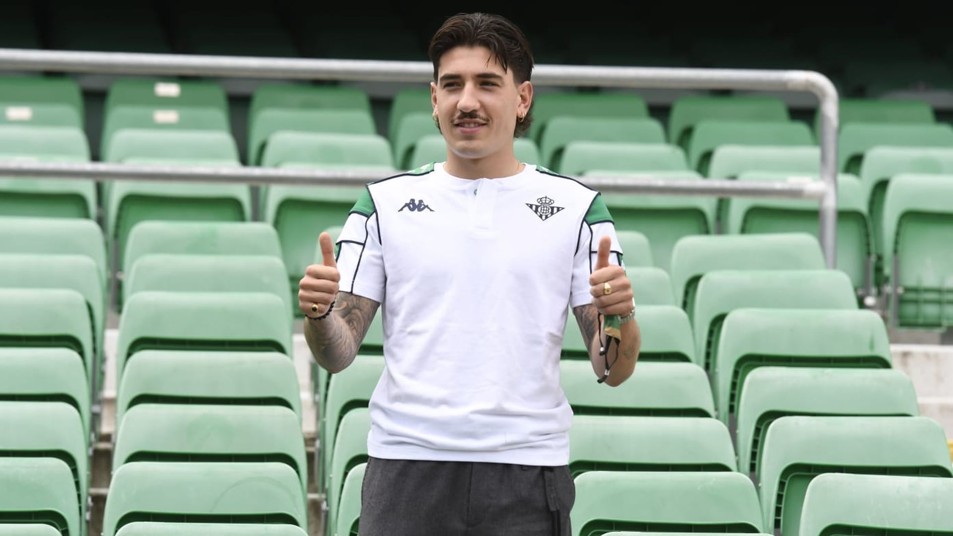 hector_bellerin_en_el_benito_villamarin_foto_kiko_hurtado_001.jpeg