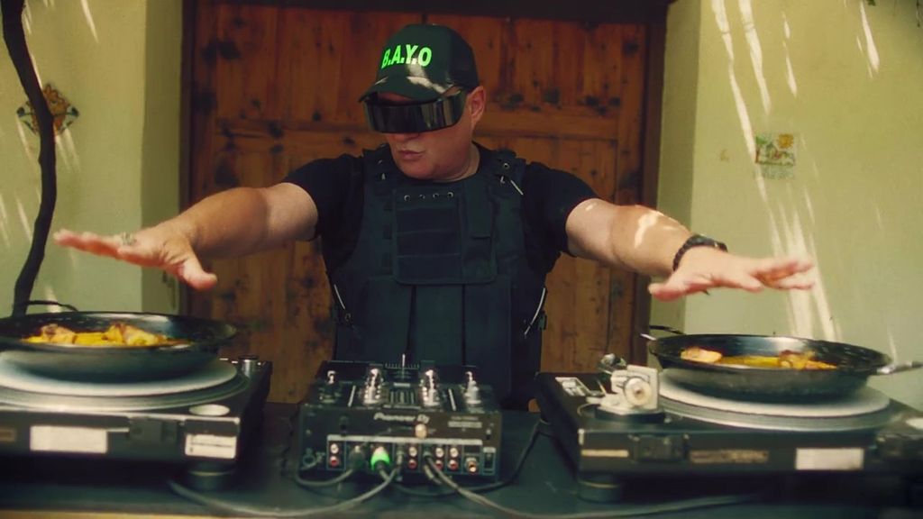 Chimo Bayo crea el himno oficial de la paella