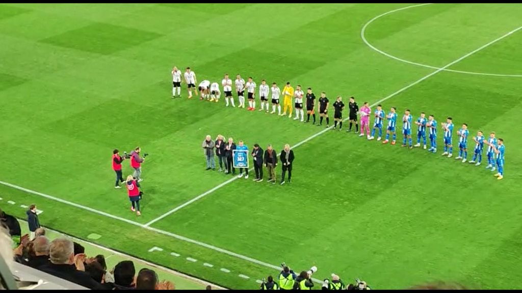 Homenaje a Alex Bergantiños por entrar en el top10 de jugadores con más partidos