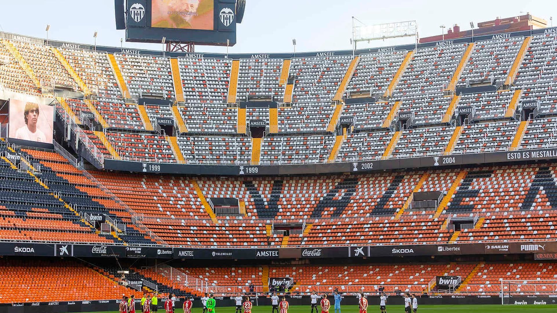 homenaje_a_maradona_y_juan_sol_foto_valencia_cf.jpeg