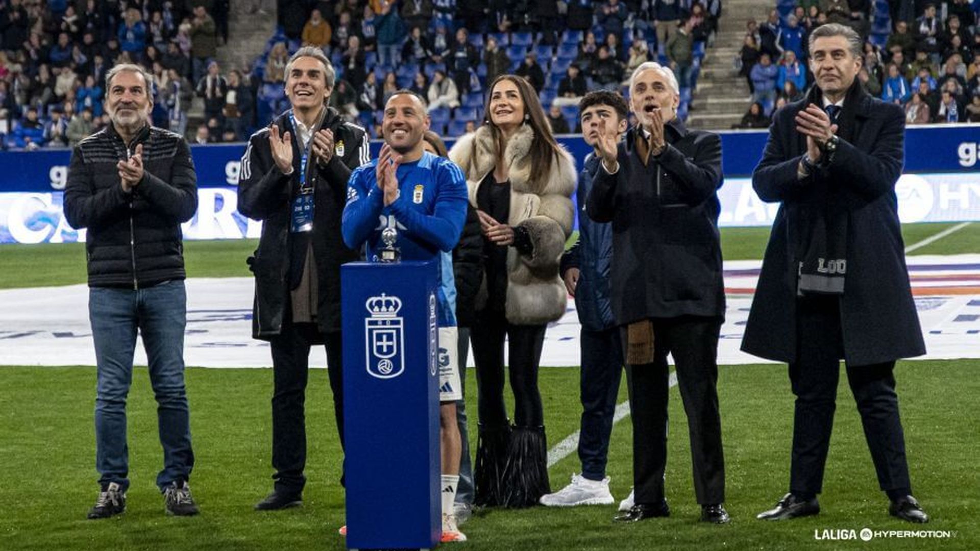 homenaje_a_santi_cazorla_en_el_real_oviedo_elche_foto_laliga_001.jpeg