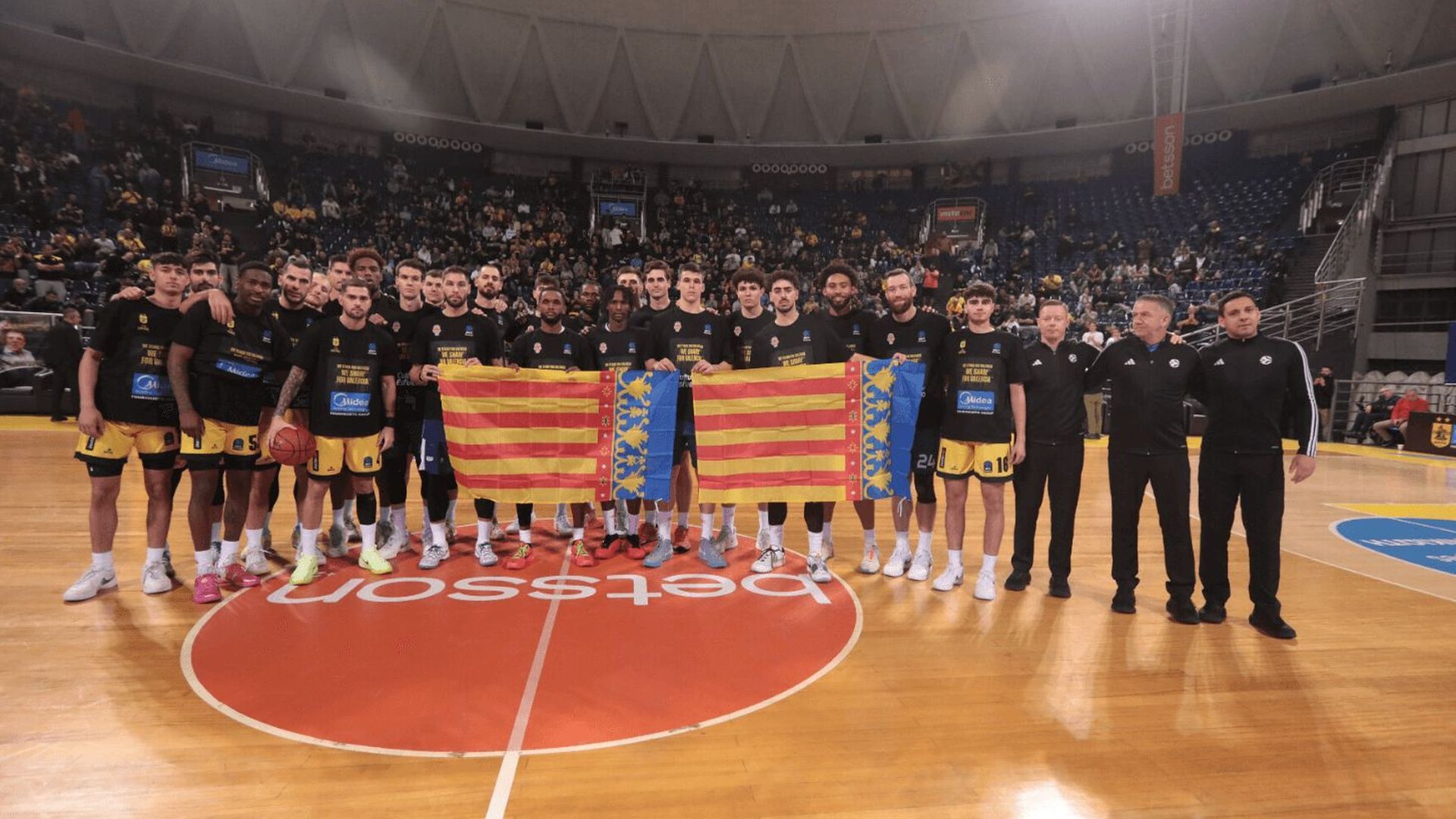 homenaje_del_valencia_basket_a_los_afectados_por_la_dana_en_grecia_fotos_megapress__ar_005.png homenaje_del_valencia_basket_a_los_afectados_por_la_dana_en_grecia_fotos_megapress__ar_005.png
