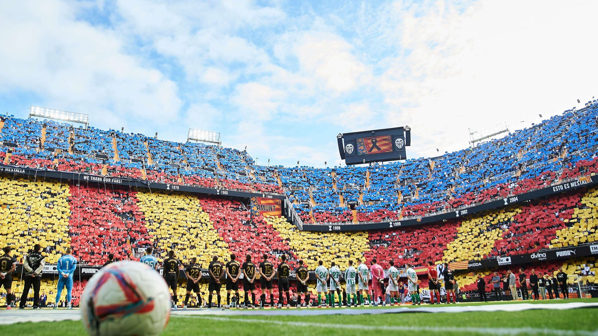 homenaje_en_mestalla_tras_la_dana_foto_cordon_press.jpg homenaje_en_mestalla_tras_la_dana_foto_cordon_press.jpg