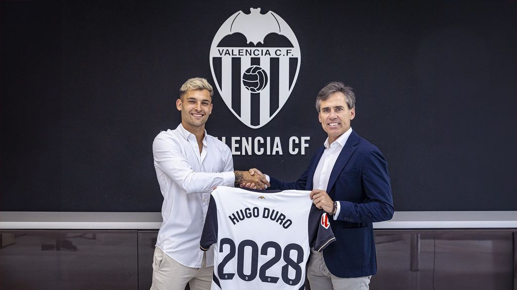 Hugo Duro renueva con el Valencia CF hasta 2028