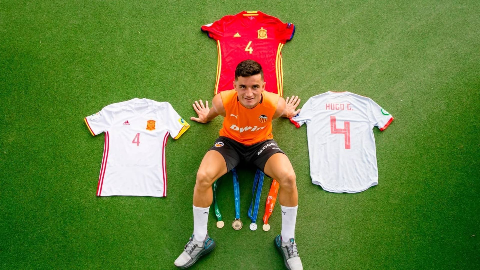 hugo_guillamon_con_espana_foto_valencia_cf_001.jpeg