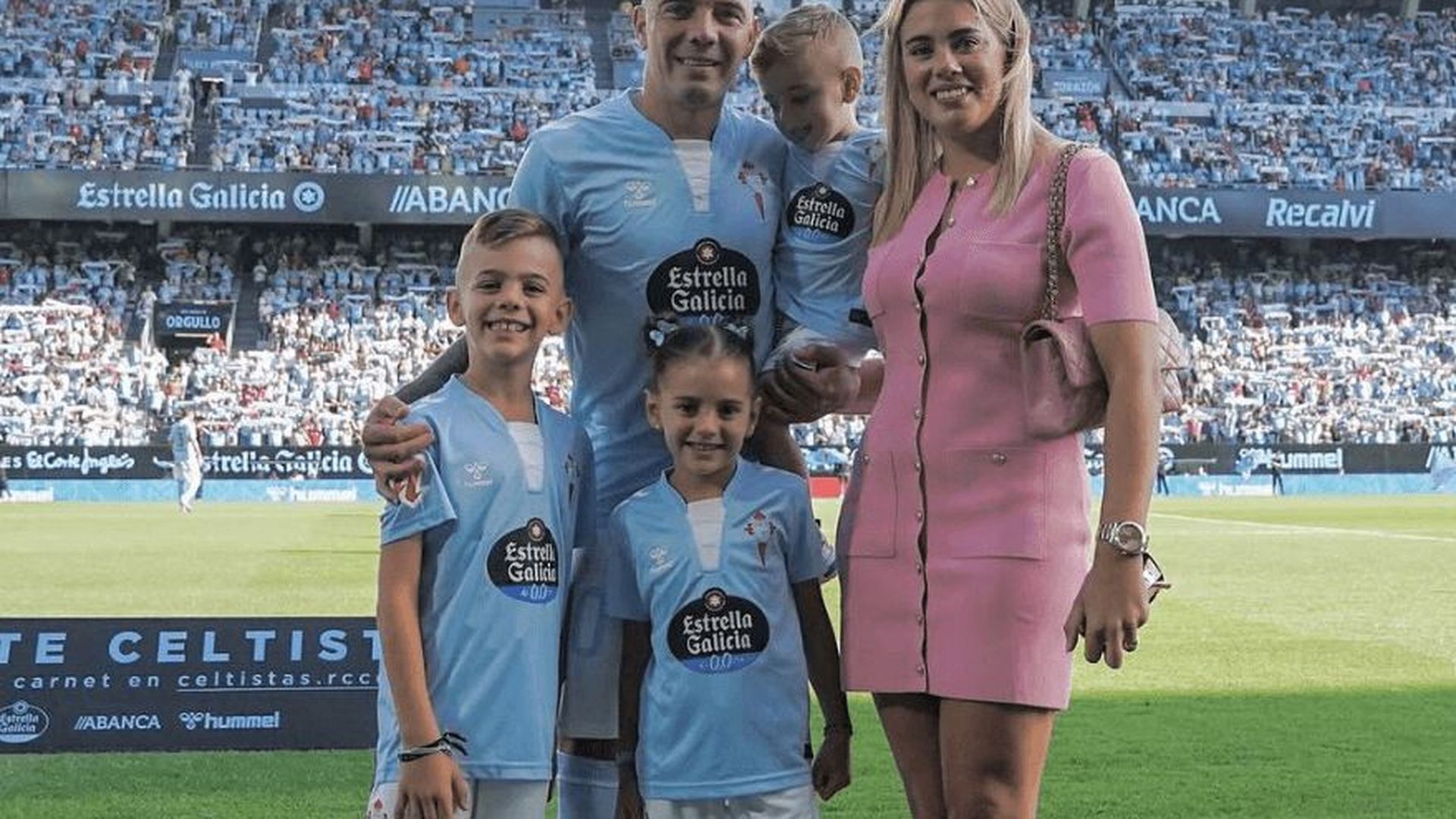 iago_aspas_junto_a_jenni_rueda_y_sus_hijos_en_balaidos_foto_instagram_001.png iago_aspas_junto_a_jenni_rueda_y_sus_hijos_en_balaidos_foto_instagram_001.png