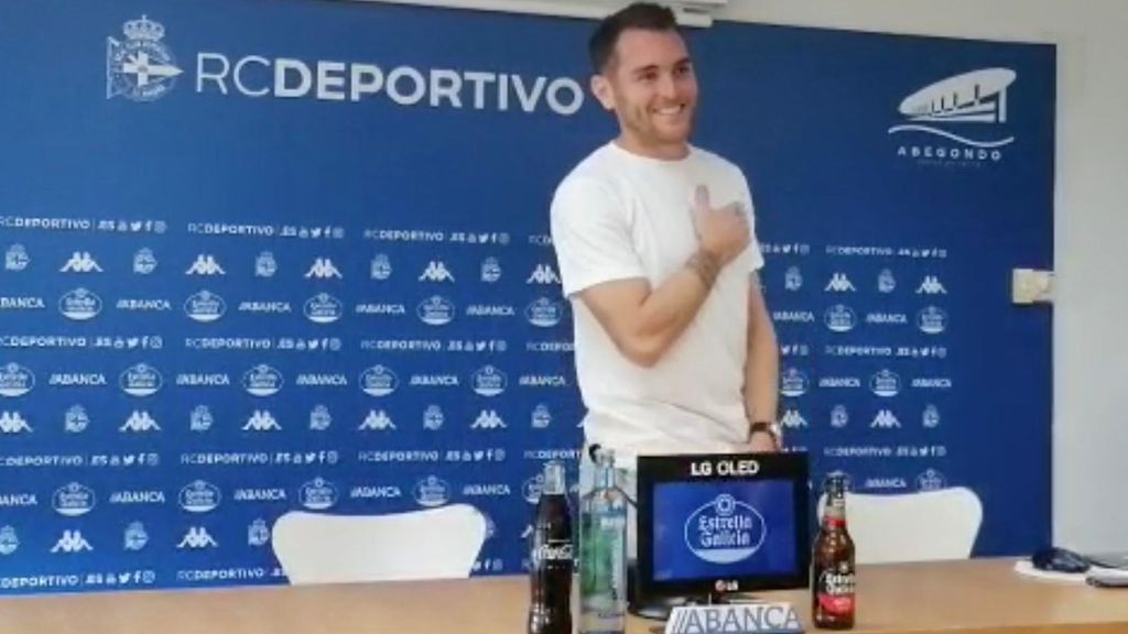 Aplausos de los periodistas a Ibai Gómez tras su despedida