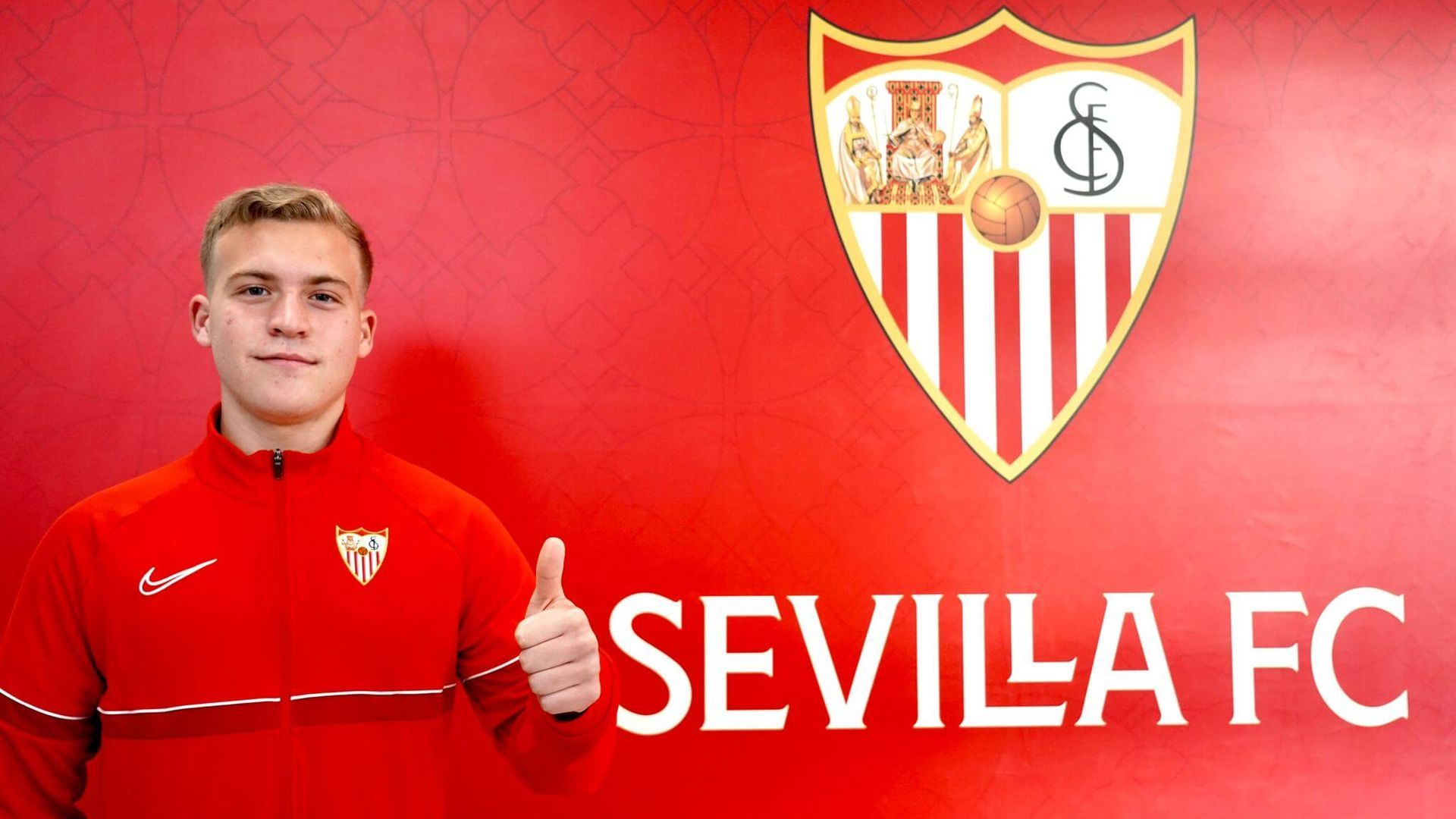 iker_villar_tras_firmar_su_primer_contrato_profesional_fuente__canterasfc.jpg iker_villar_tras_firmar_su_primer_contrato_profesional_fuente__canterasfc.jpg