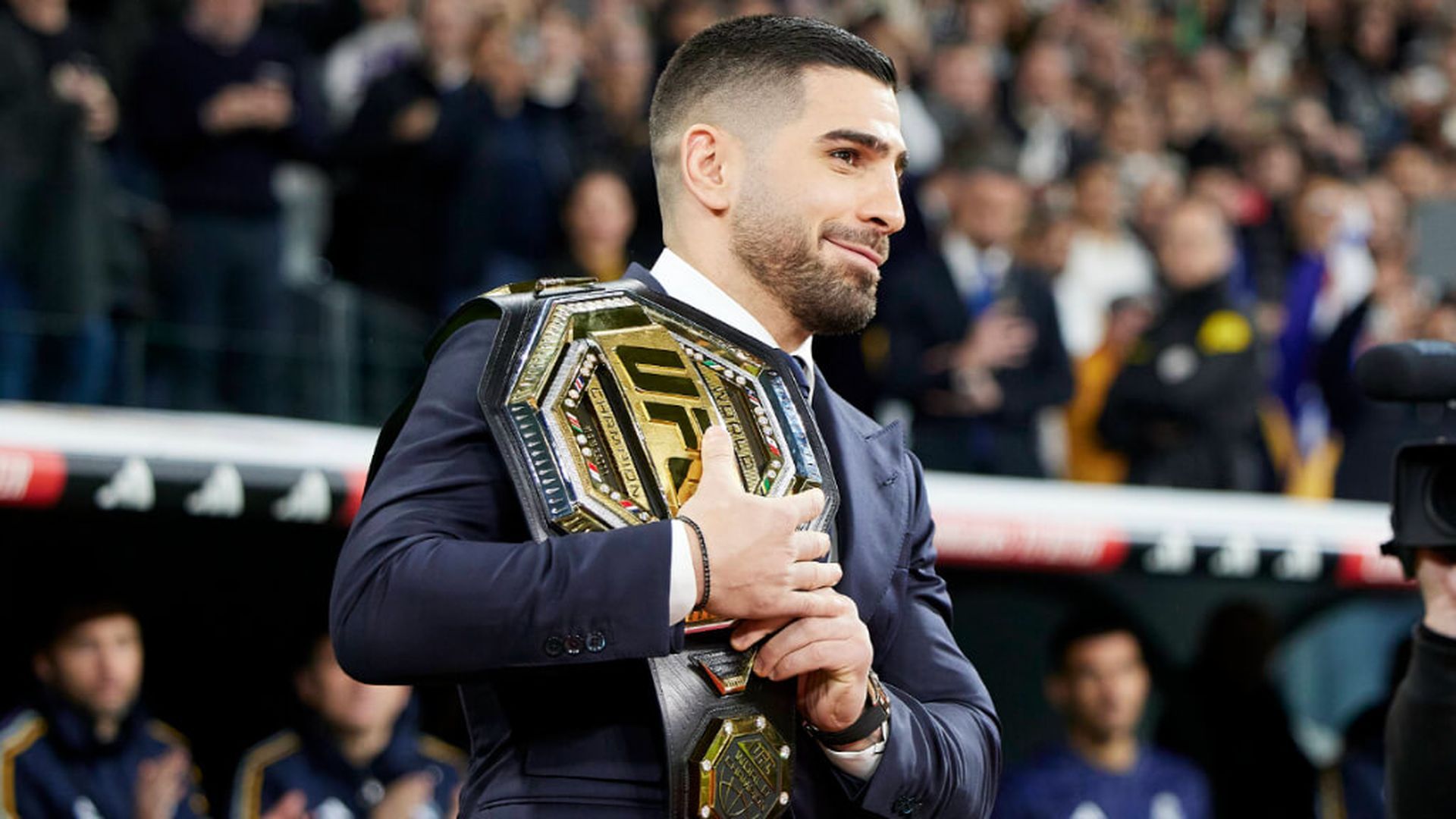 ilia_topuria_en_el_santiago_bernabeu_fuente_cordon_press.jpg ilia_topuria_en_el_santiago_bernabeu_fuente_cordon_press.jpg