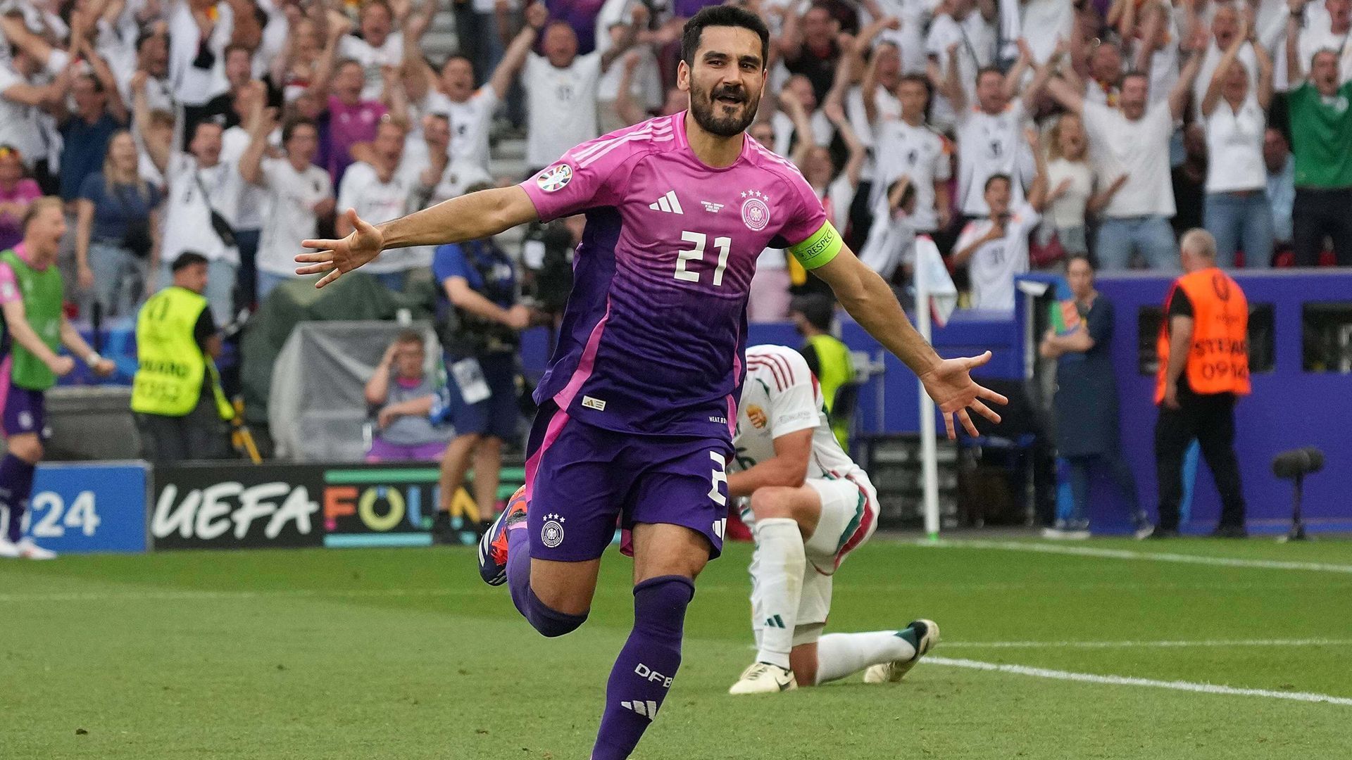 ilkay_gundogan_celebra_un_gol_en_el_alemania_hungria_de_la_eurocopa_foto_cordon_press.jpg ilkay_gundogan_celebra_un_gol_en_el_alemania_hungria_de_la_eurocopa_foto_cordon_press.jpg