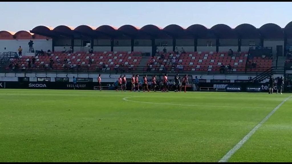 El Valencia CF juega de rojo granate ante el Cartagena