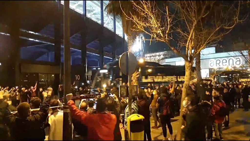 Llegada del Levante para disputa la semifinal ante el Athletic