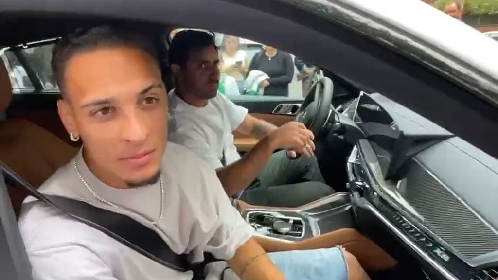 Antony responde al lanzamiento de botellas en La Cerámica: "No puede pasar más"