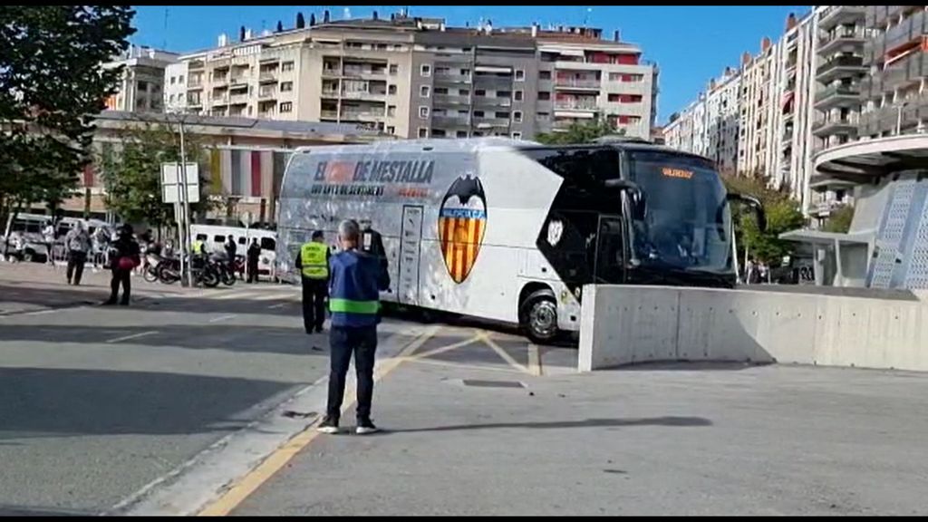 Llegada del Valencia al Reale Arena