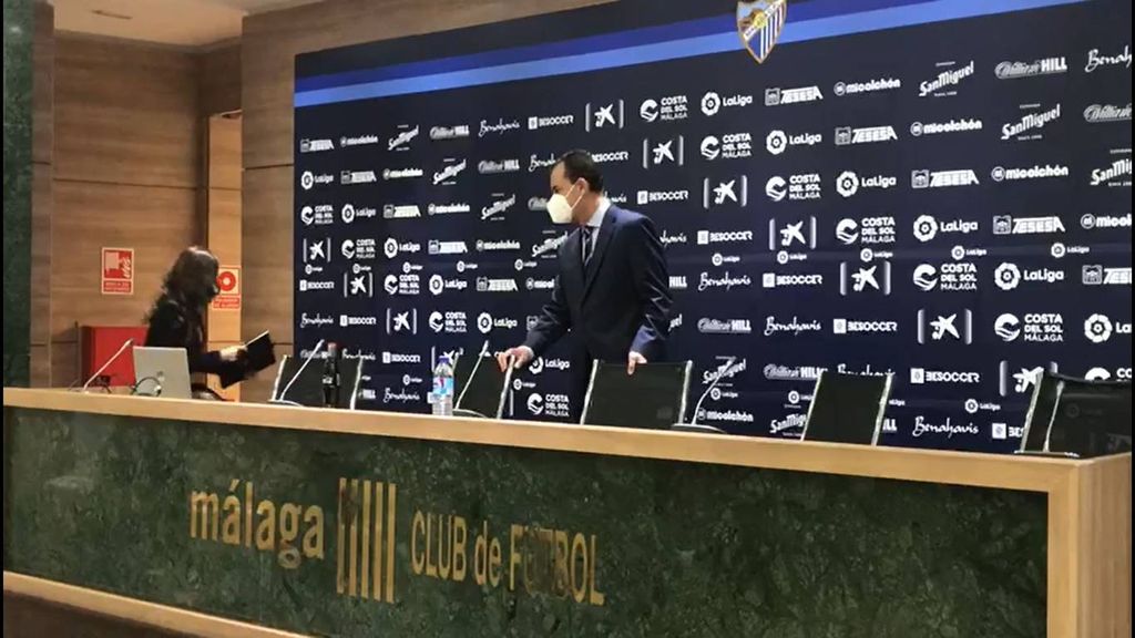 El administrador llega para dar la rueda de prensa