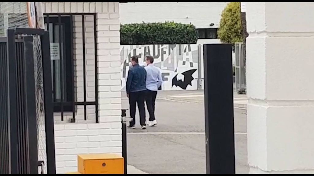 El agente de Ferran Torres, Sobrino y Jasón se reúne con Murthy y Corona