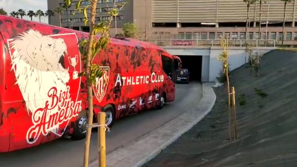 Así llegaba el autobús del Athletic al Estadio de La Cartuja de Sevilla