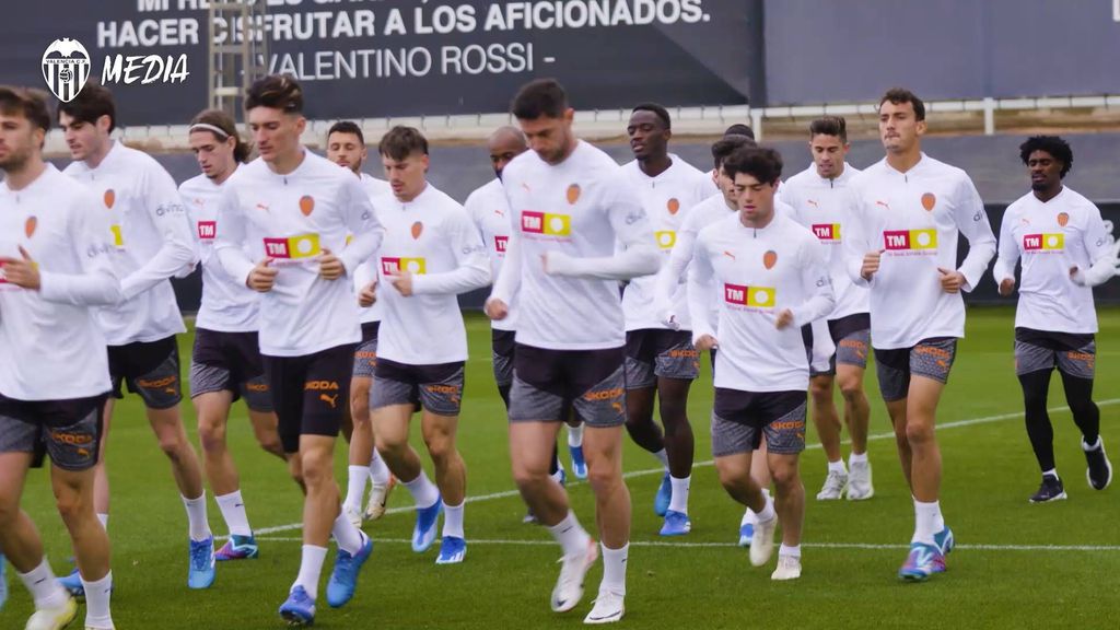 Alberto Mari se entrena en el València C.F. sin Gayà